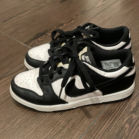 Boys Nike Dunks (Pandas 🐼), size 3 - Picture 2 of 5
